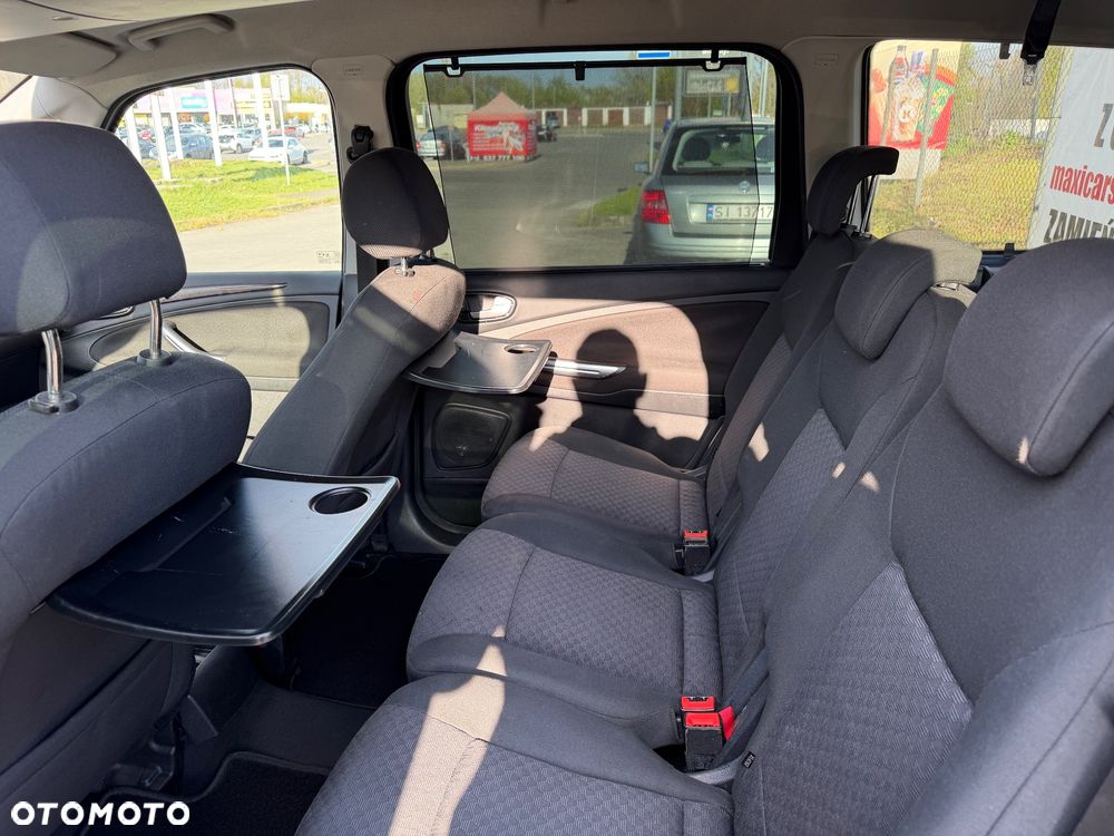 Ford Galaxy 2.2 TDCi Ghia - 24