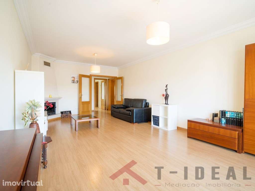 Apartamento T2 no Centro da Lourinhã - Grande imagem: 2/47