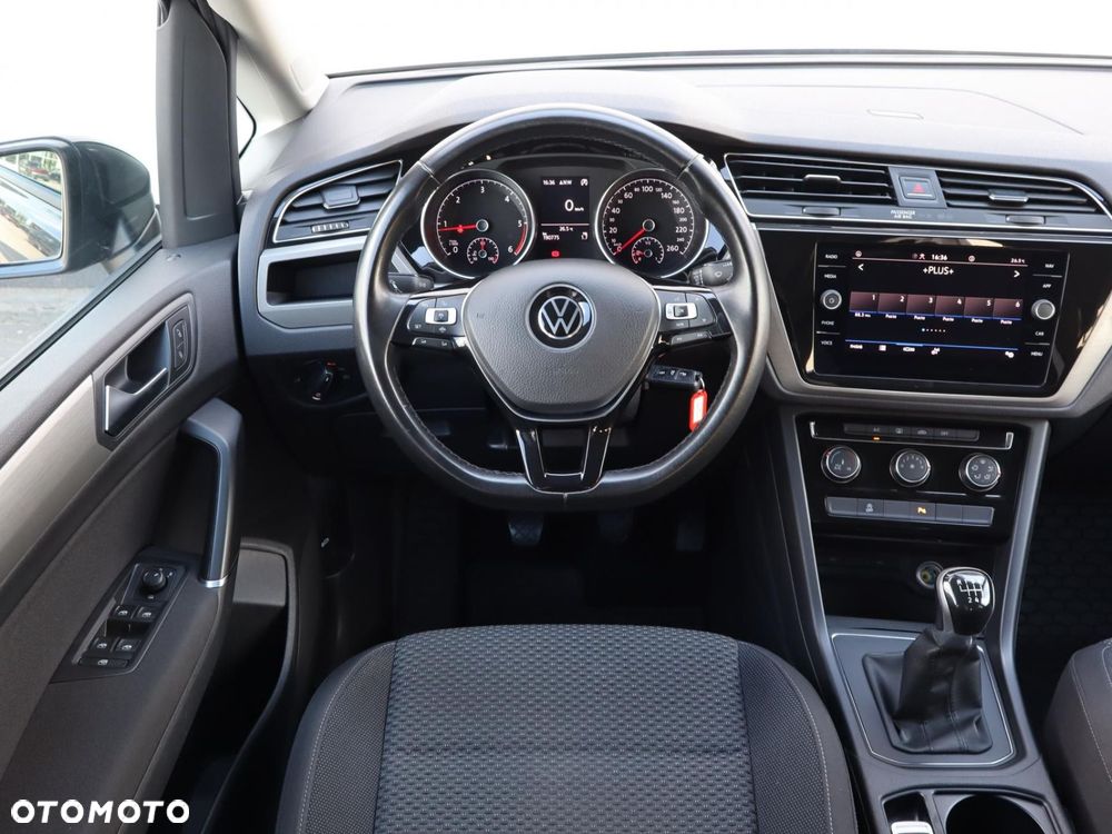 Volkswagen Touran - 8