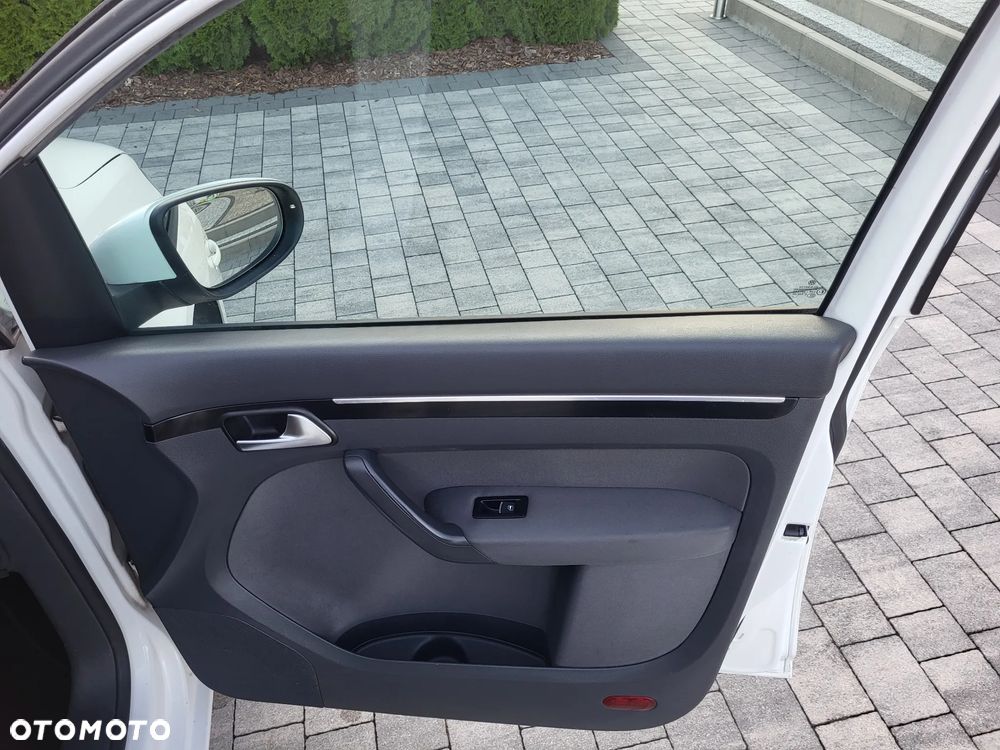 Volkswagen Touran 2.0 TDI Trendline DSG - 17