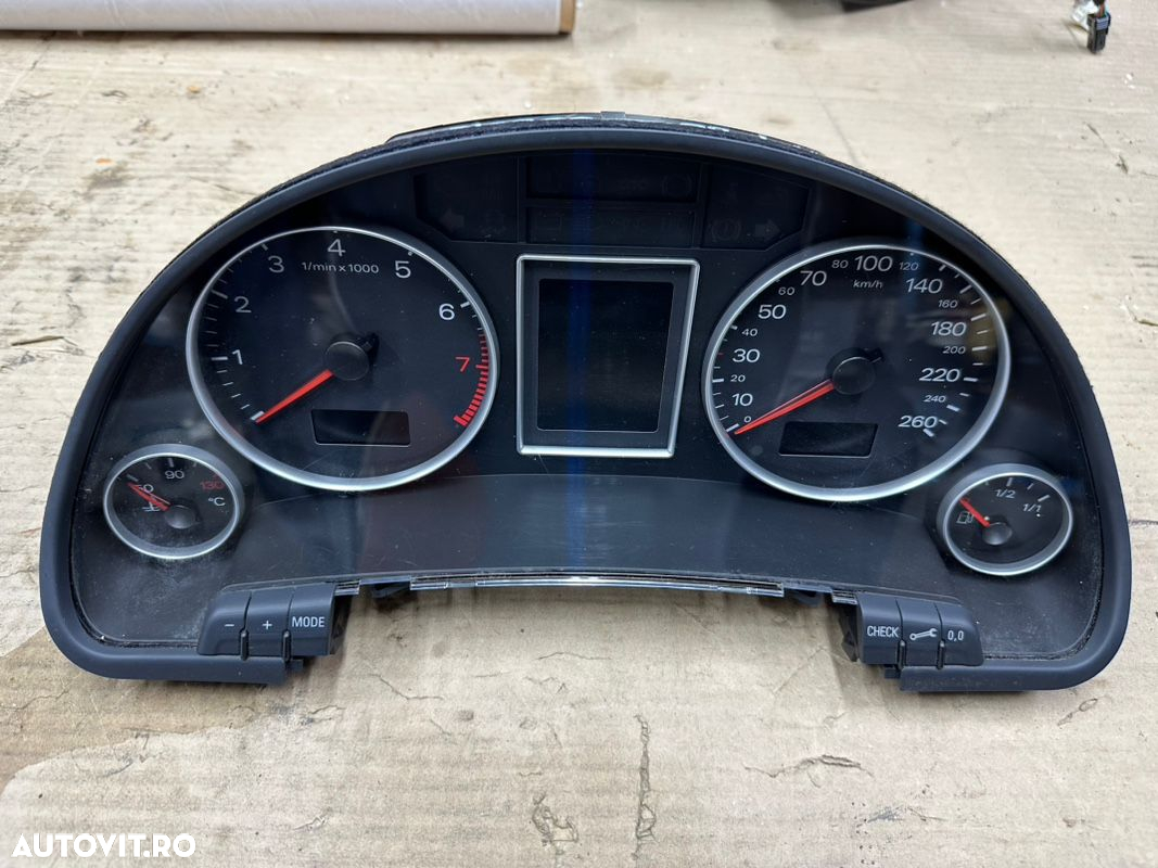 Ceasuri kilometraj color AUDI A4 B7 benzina cu 67.000 km an 2004-2007 cod 8E0920931M - 2