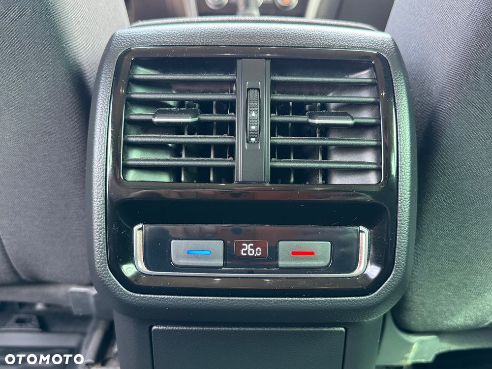 Volkswagen Passat 2.0 TDI SCR DSG Elegance - 30