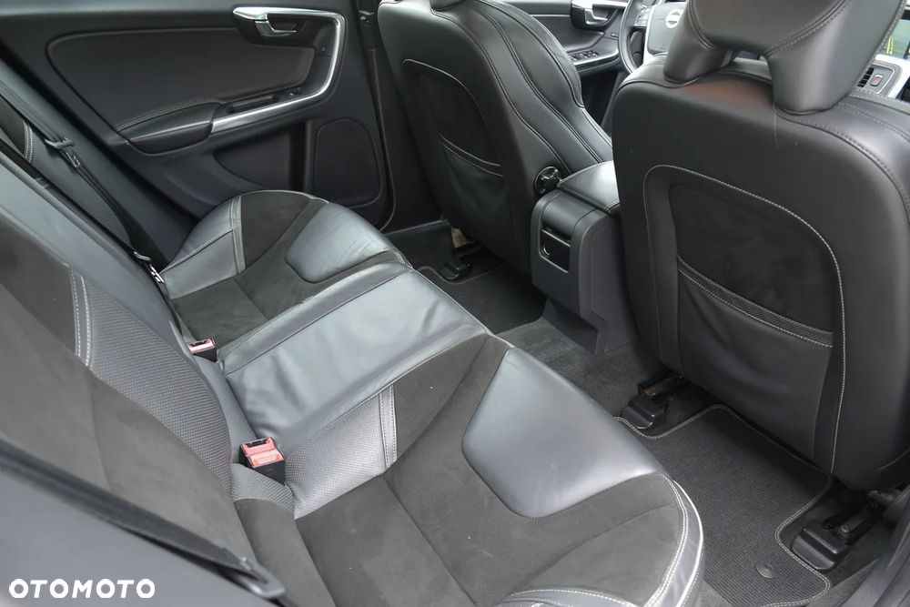 Volvo S60 D4 Drive-E R-Design Summum - 32