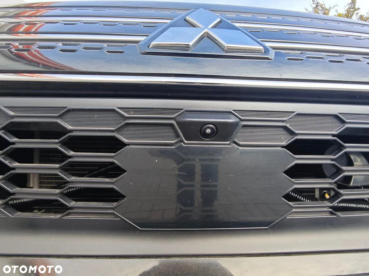 Mitsubishi Outlander - 11