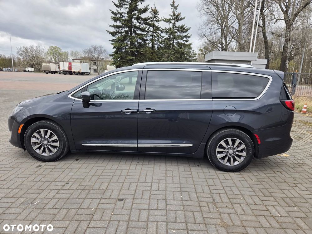 Chrysler Pacifica - 5