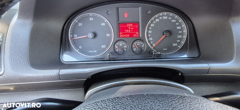 Volkswagen Touran - 10