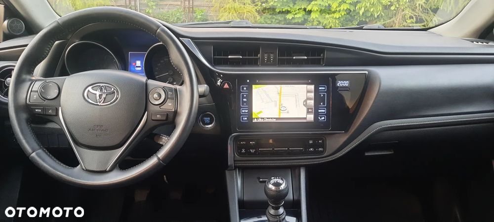 Toyota Auris 1.6 D-4D Prestige - 11