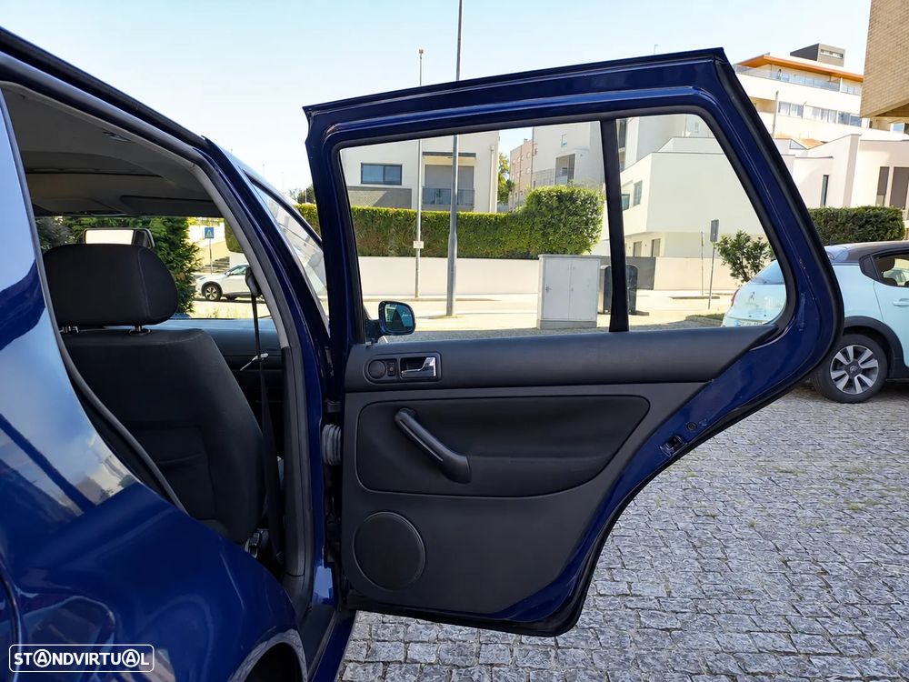 VW Golf 1.9 TDi Highline Aut. - 32