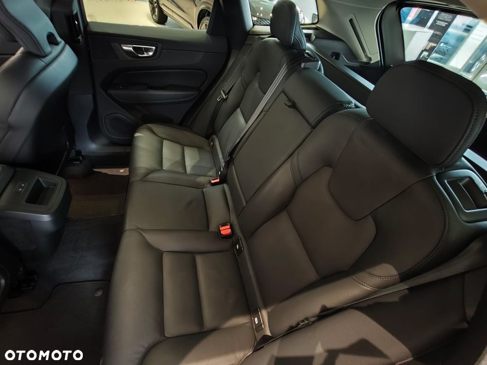 Volvo XC 60 B4 B Plus Dark - 21