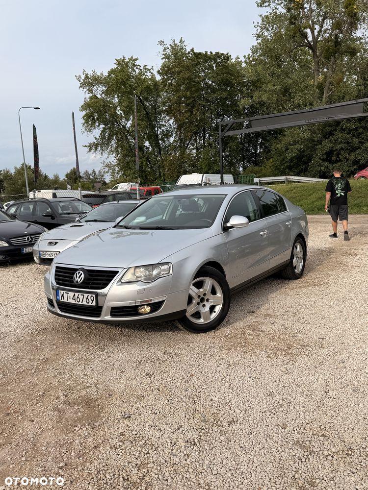 Volkswagen Passat - 1