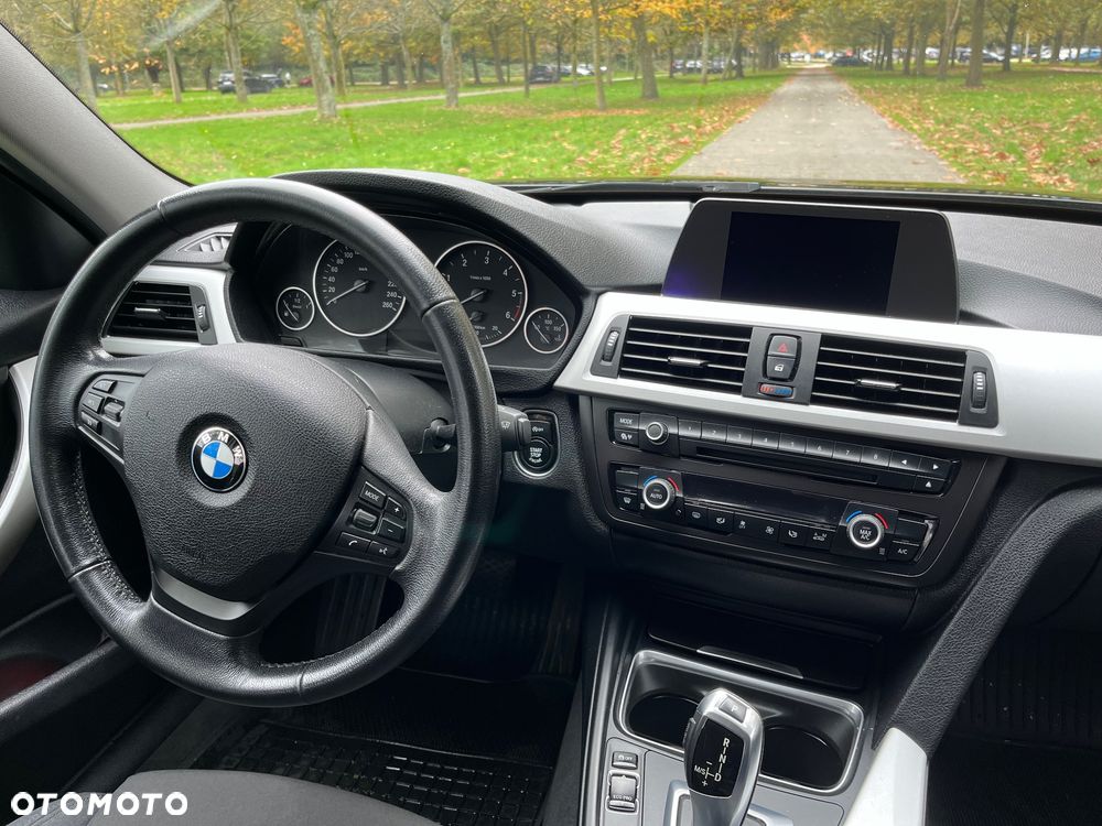 BMW Seria 3 320d Sport Line - 7