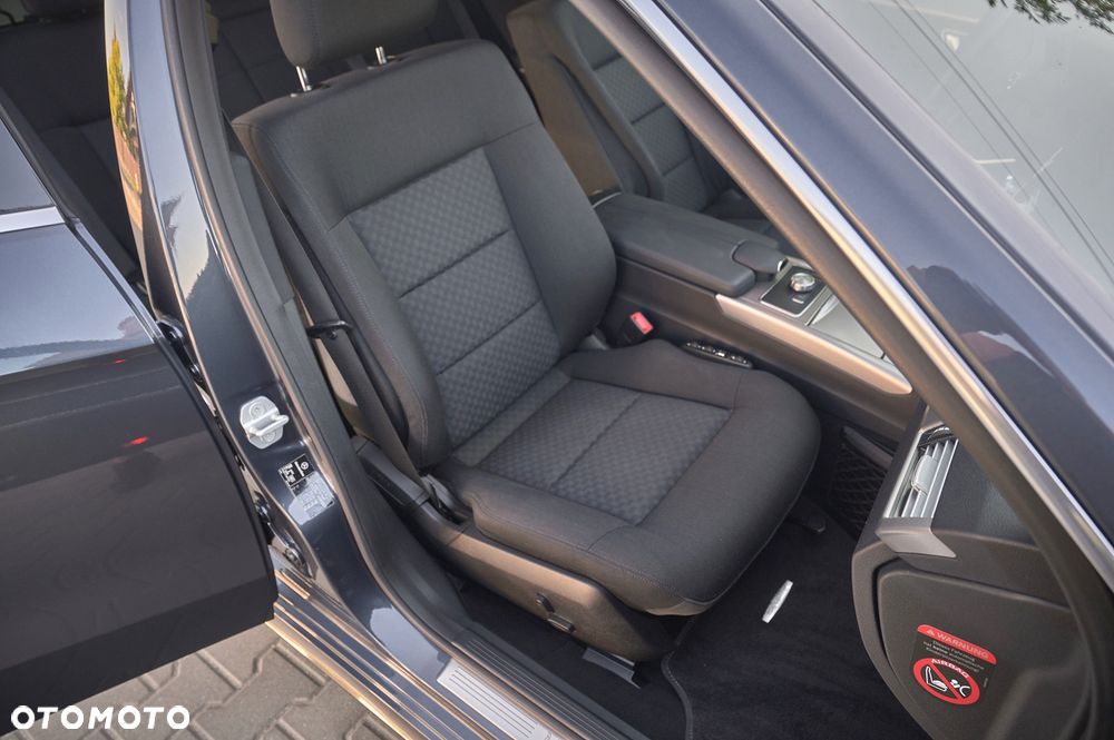 Mercedes-Benz Klasa E 250 CDI DPF 4Matic BlueEFFICIENCY 7G-TRONIC - 28