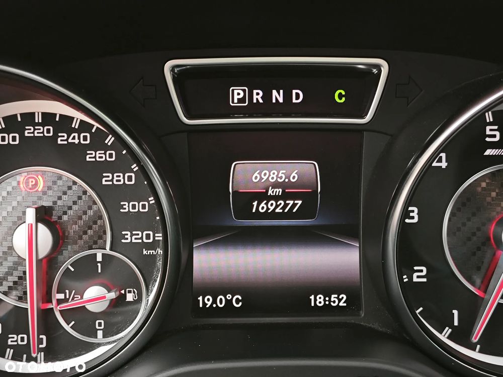 Mercedes-Benz CLA 45 AMG 4-Matic - 21