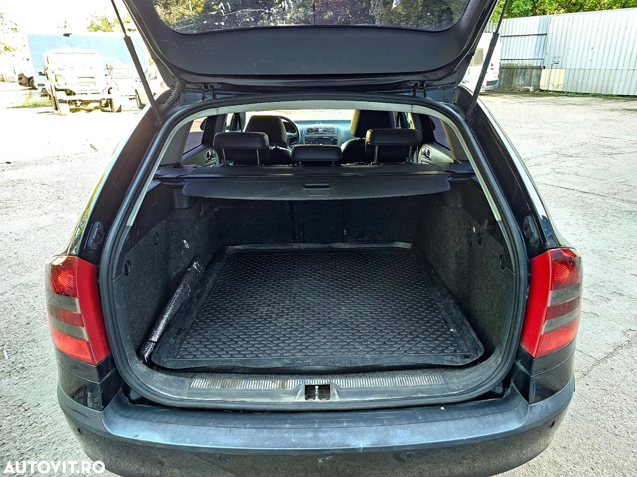 Skoda Octavia Combi 2.0 TDI Elegance Automatic - 16