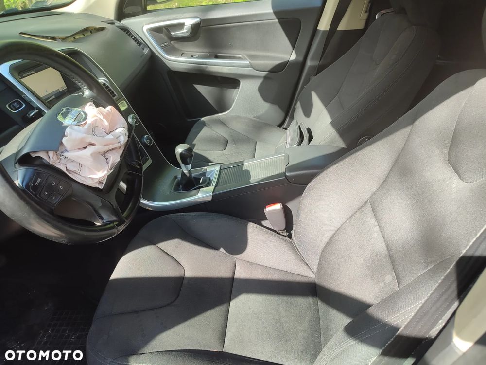 Volvo XC 60 2.4D AWD R-Design - 39