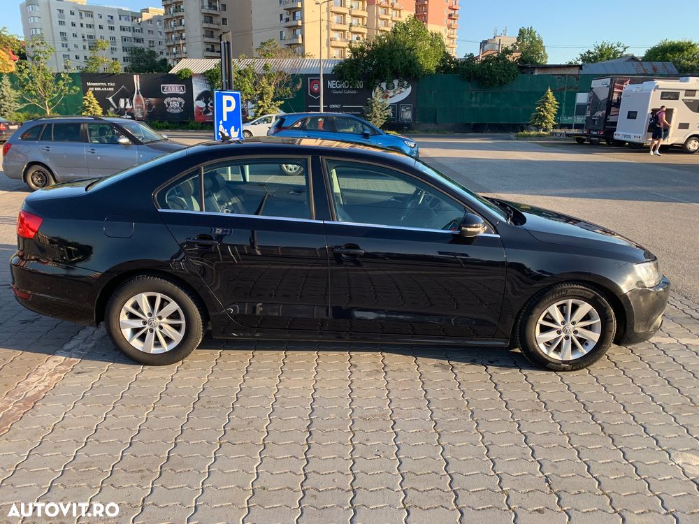 Volkswagen Jetta 1.6 TDI Highline - 9