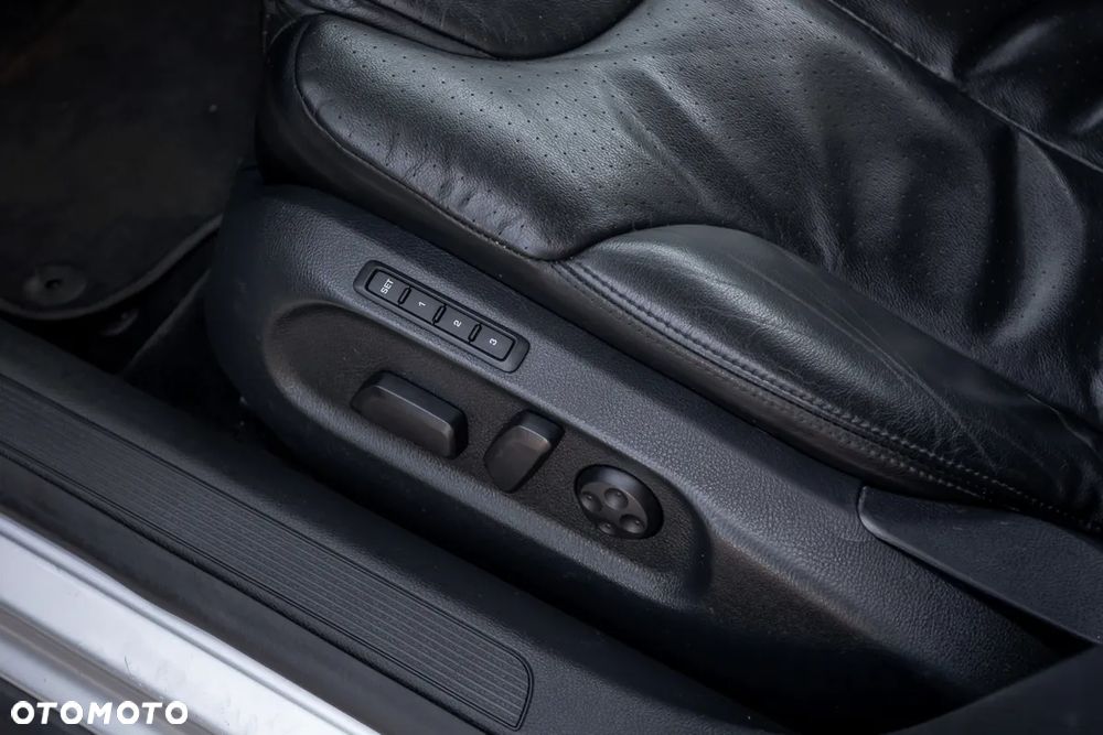 Volkswagen Passat Variant 3.2 V6 FSI 4Motion DSG Highline - 25