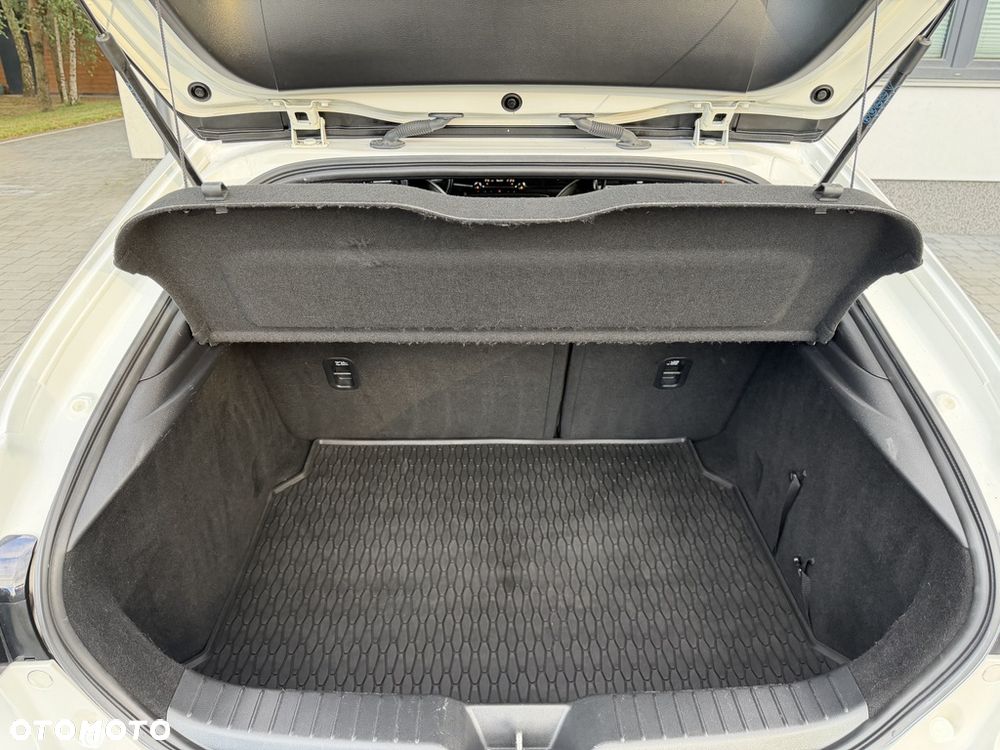 Mazda 3 e-SKYACTIV-G 122 M HYBRID DRIVE EXCLUSIVE-LINE - 36
