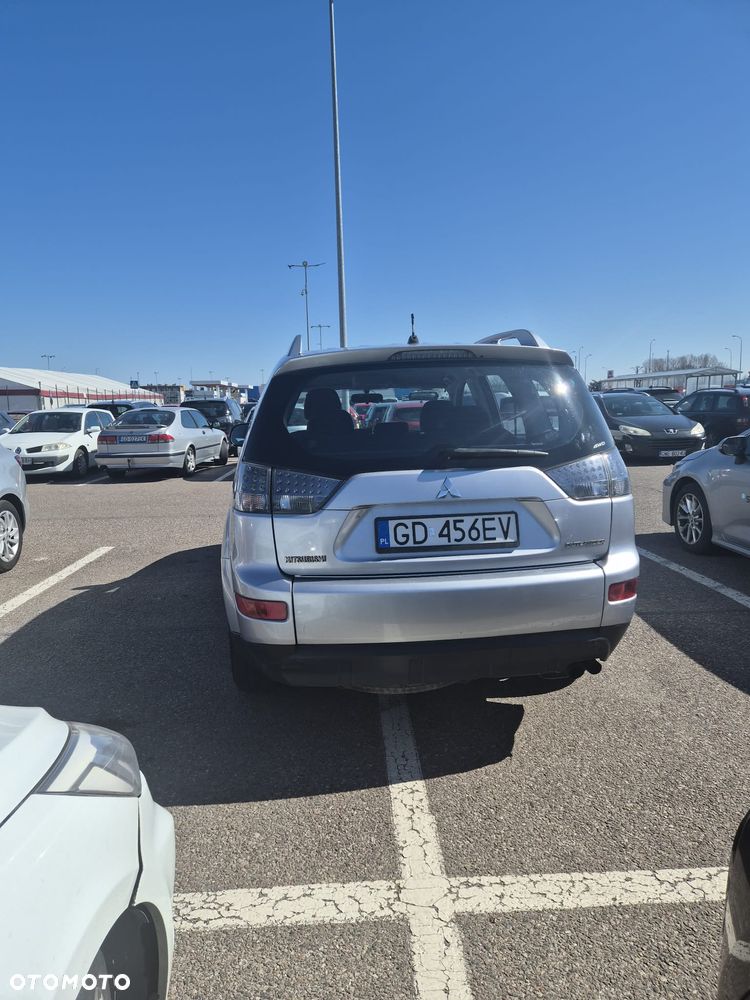 Mitsubishi Outlander 2.0 DID Instyle - 3