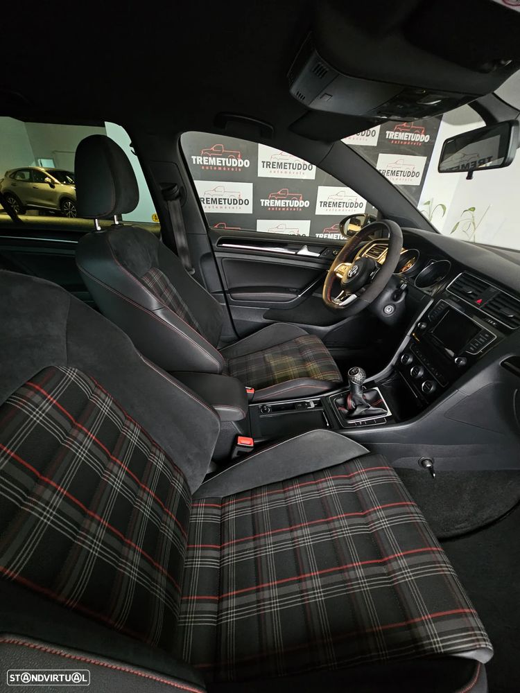 VW Golf GTI Performance BlueMotion - 14