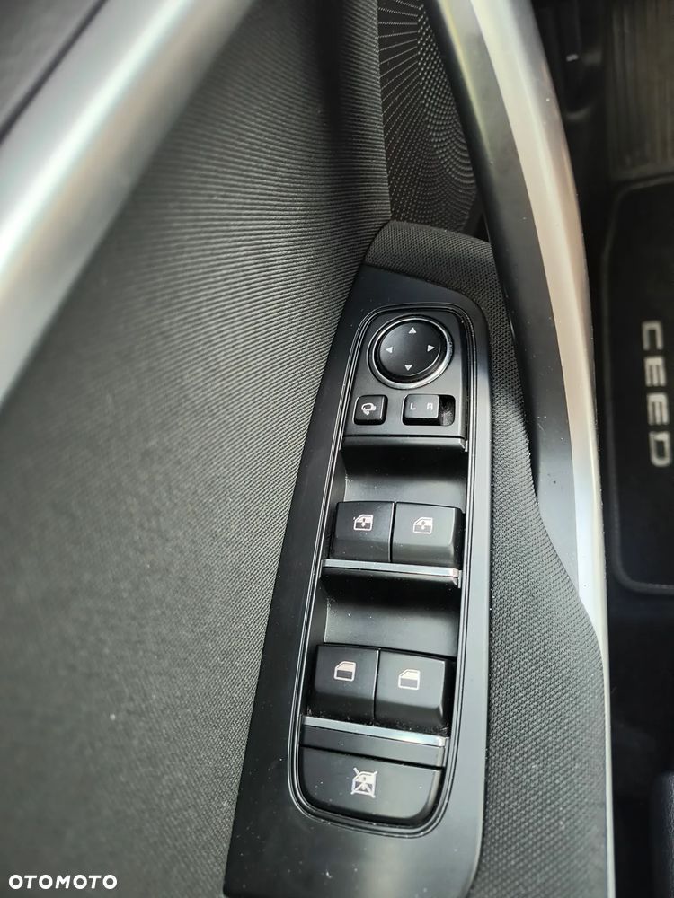 Kia Ceed 1.5 T-GDI L Business Line Plus DCT - 29