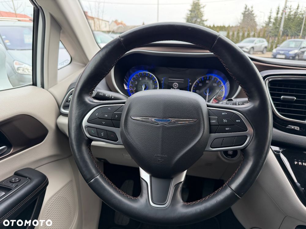 Chrysler Pacifica - 12