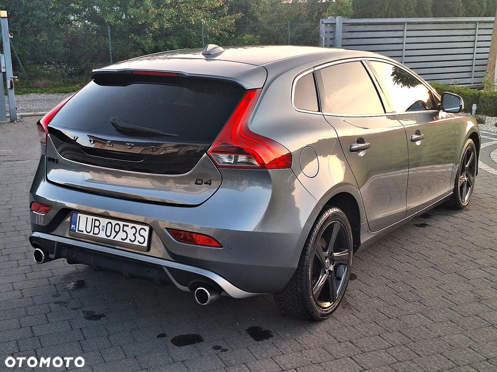 Volvo V40 D4 Momentum - 14