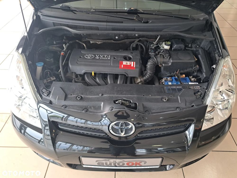 Toyota Corolla Verso 1.6 Premium - 8
