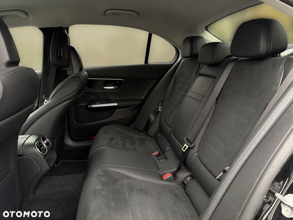 Mercedes-Benz Klasa C 200 mHEV AMG - 13