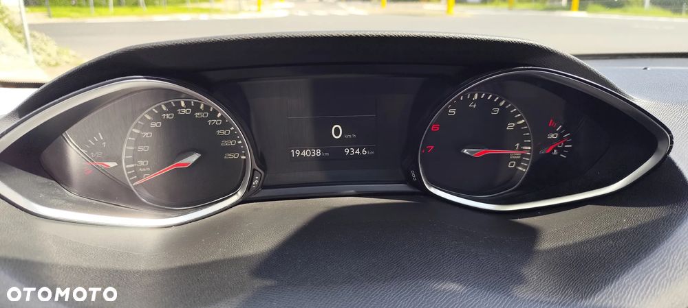 Peugeot 308 1.2 PureTech Allure S&S - 13
