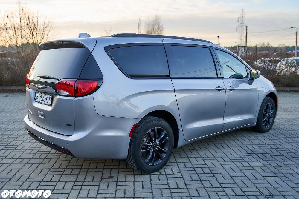 Chrysler Pacifica - 4