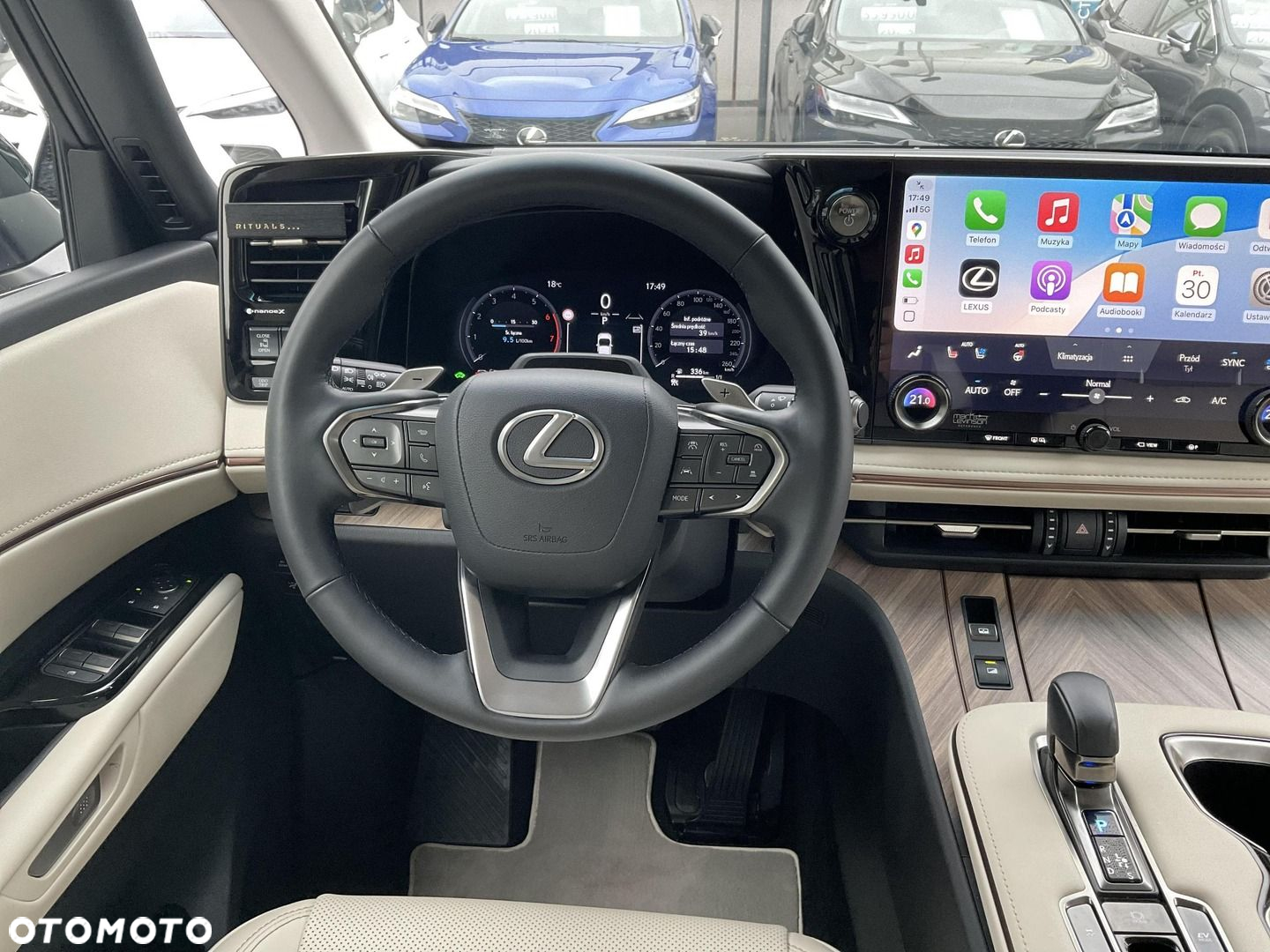 Lexus LM - 10