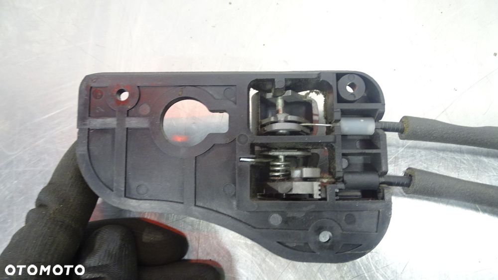 ZAMEK LEWY PRZÓD DRZWI KIA CARENS III 2.0 - 6