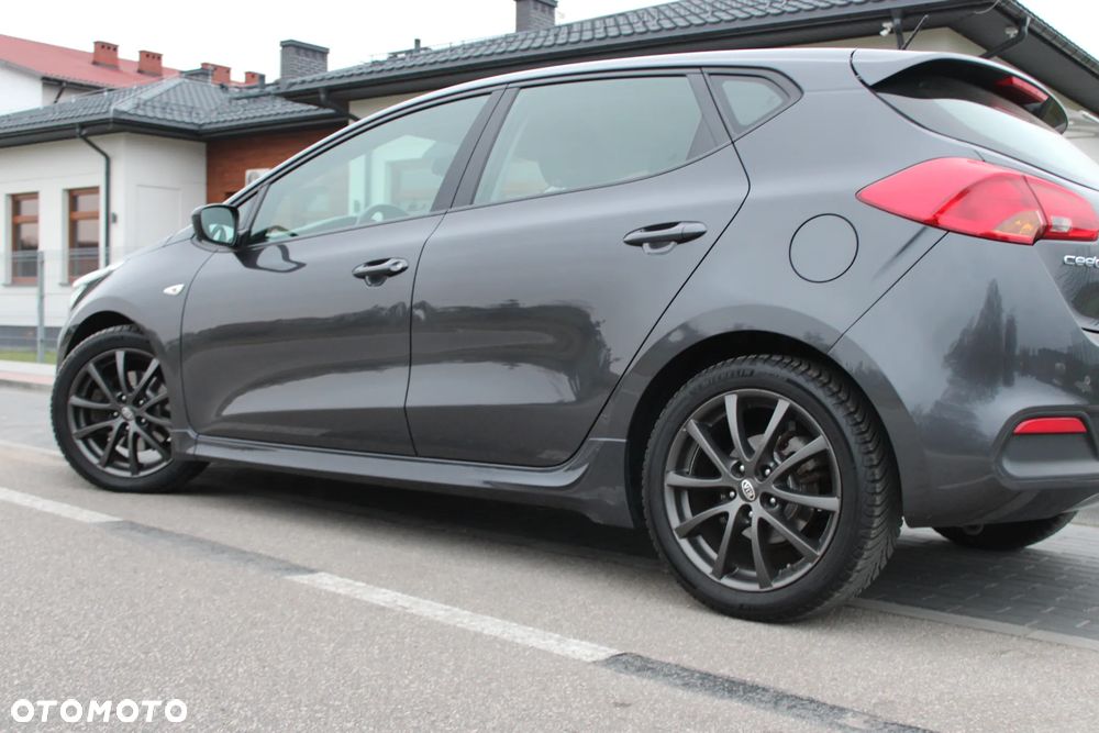 Kia Ceed - 11