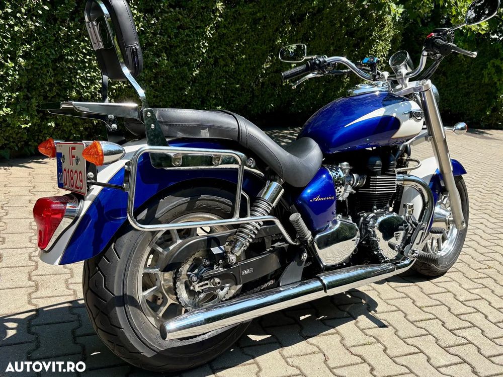 Triumph Bonneville - 7
