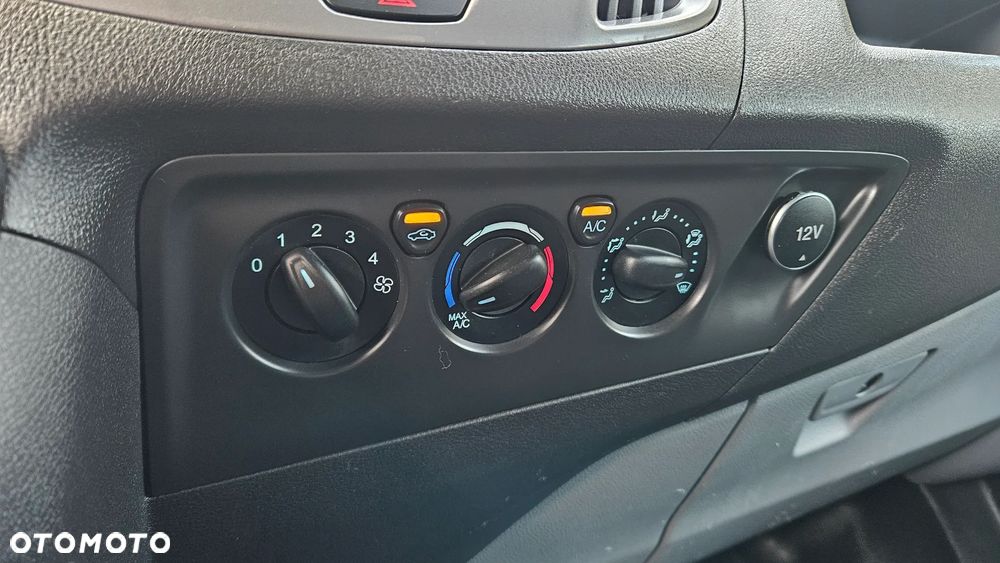 Ford Custom 2,0TDCI L2H1 Długi 194t.km. Pełen Serwis Ford Klima Webasto Hak Parktronik 2xDrzwi - 24