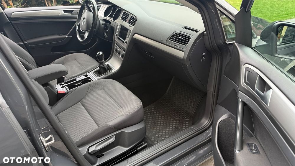 Volkswagen Golf - 10