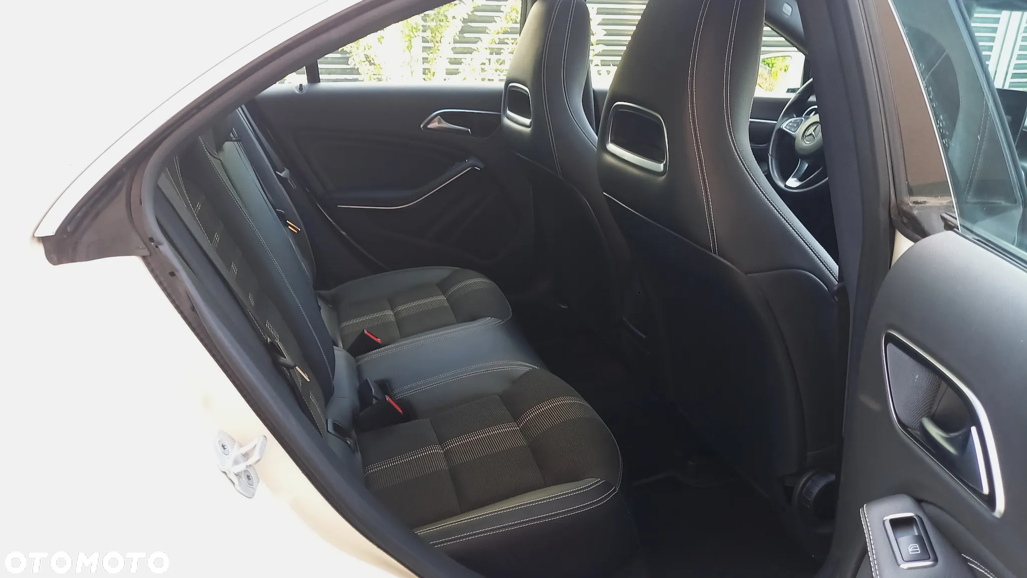 Mercedes-Benz CLA 200 - 13