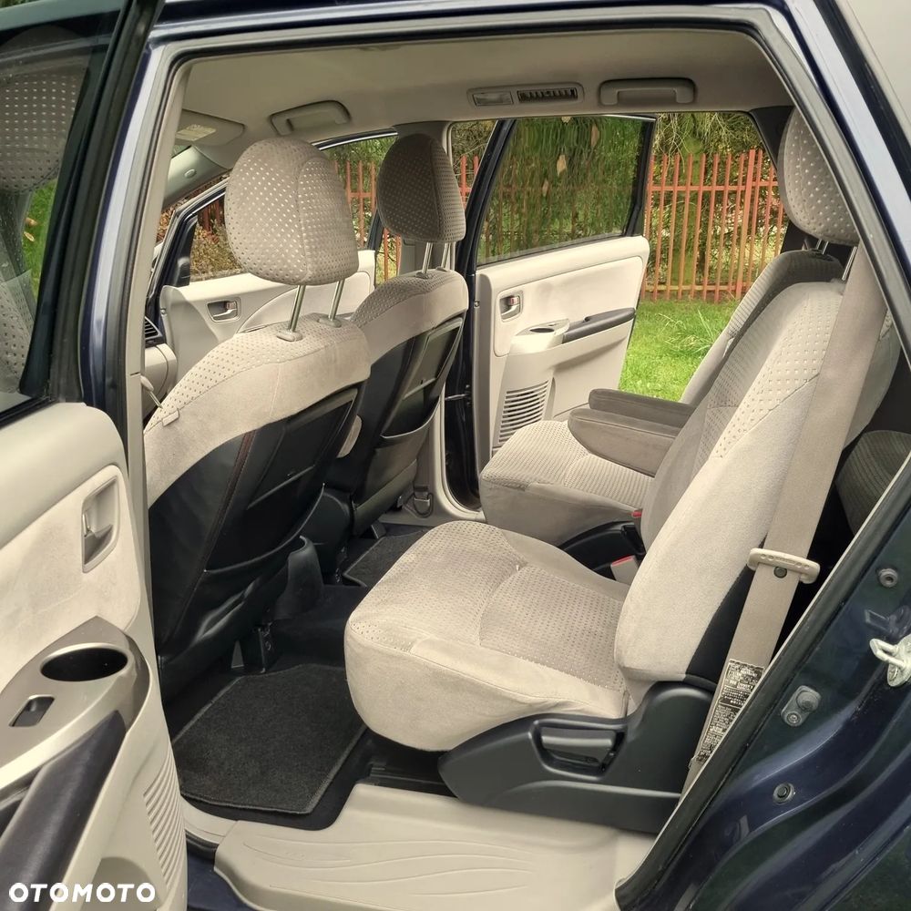 Mitsubishi Grandis 2.4 Intense - 20