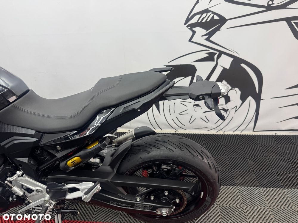 BMW XR - 19