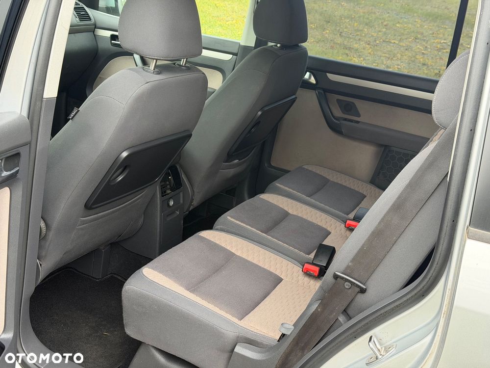 Volkswagen Touran - 8