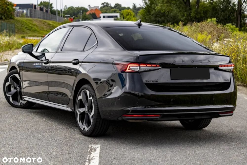 Skoda Superb 2.0 TDI SCR Sportline DSG - 8