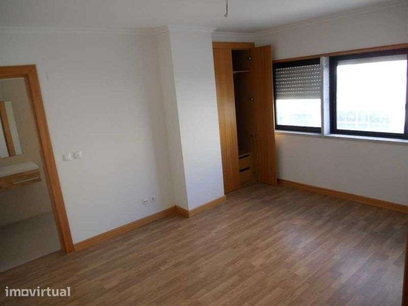 Apartamento T2 sem mobília - Grande imagem: 4/9