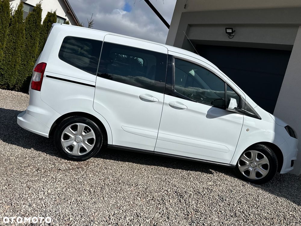 Ford Tourneo Courier 1.5 TDCi S&S Ambiente - 17