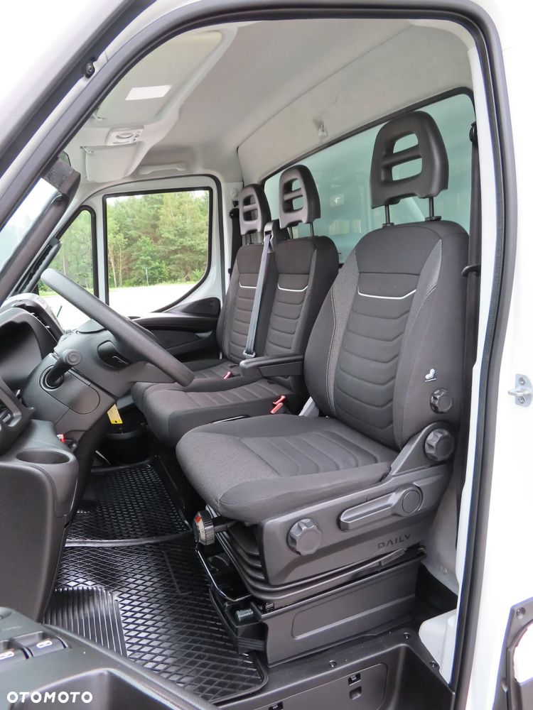Iveco Daily 35S18 3.0 HPI 180 KM POWER Kontener+ WINDA BÄR 750 Kg 8.E.Palet 4270 mm Długi Boczne Drzwi Rozstaw Osi 4100 mm Ładowność 905 Kg GWARANCJA PRODUCENTA Stan Jak Nowy Gotowy Dostępny POLECAM - 34
