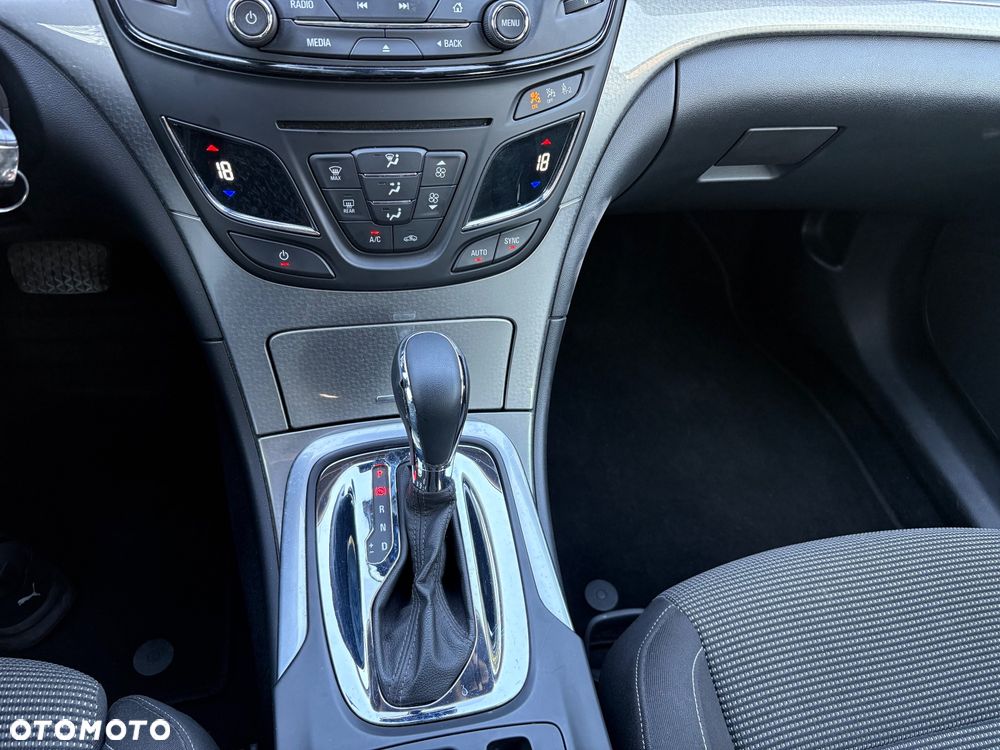 Opel Insignia 1.6 SIDI Turbo Business Edition - 19