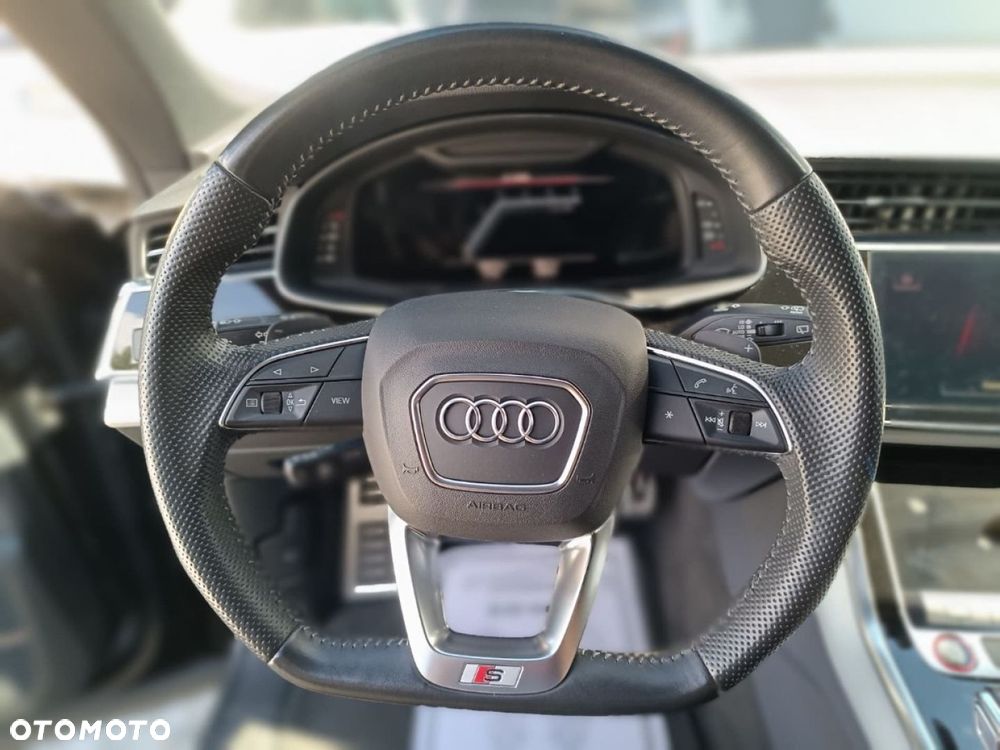 Audi SQ8 - 8