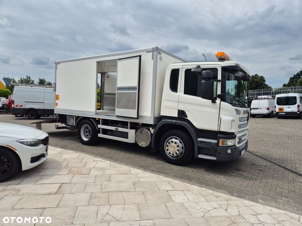 Scania P230 4X2 / KONTENER / OTWIERANY BOK / IDEALNY DO MASZYN I WIERTNIC / WINDA 1500KG / AUTOMAT / BEZWYPADKOWY / 1WŁ. / SERWISOWANY / EURO 5 / DUŻA ŁADOWNOŚĆ / MODEL 14 - 34