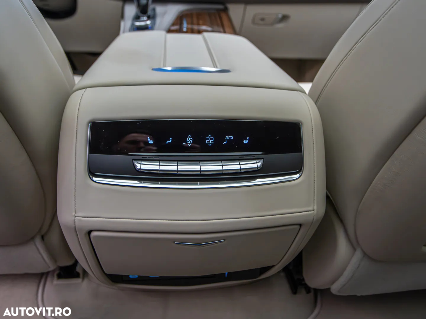 Cadillac Escalade - 26