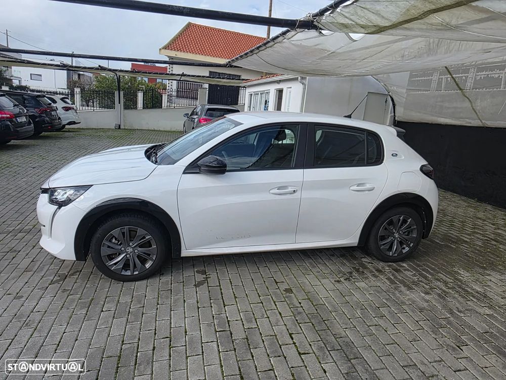 Peugeot e-208 Allure - 8